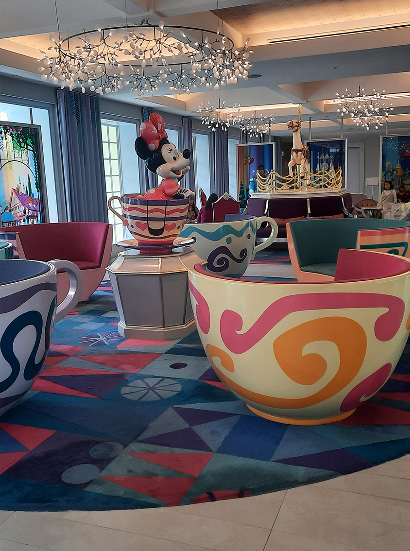 tokyo celebration hotel lobby met theekopjes